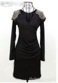 vestido preto com spikes